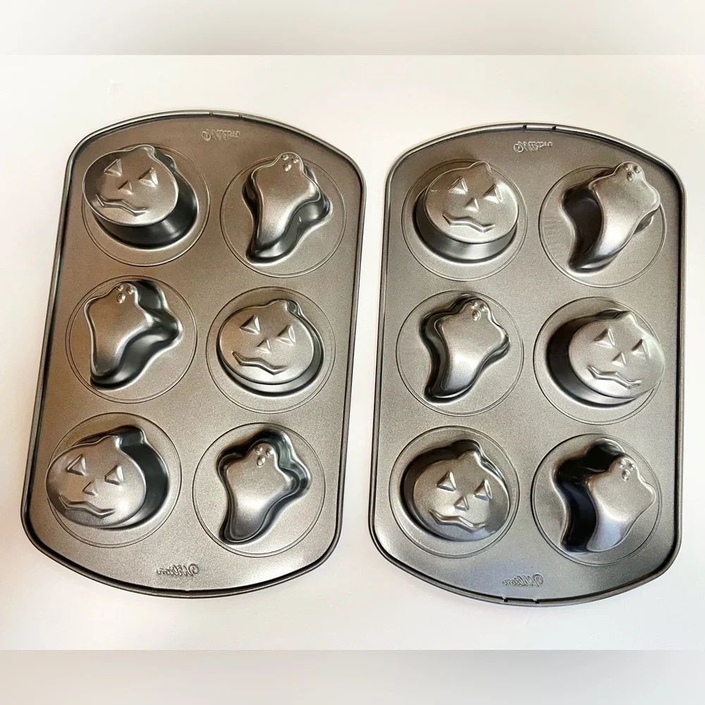 Wilton Halloween cupcake baking pan (set of 2)